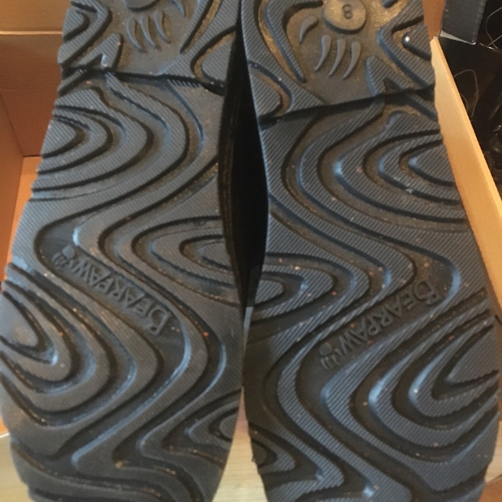 NWT Black Suede & Sheepskin Cable Knit Buckle Bear Paw Candice Boots - Picture 12 of 13